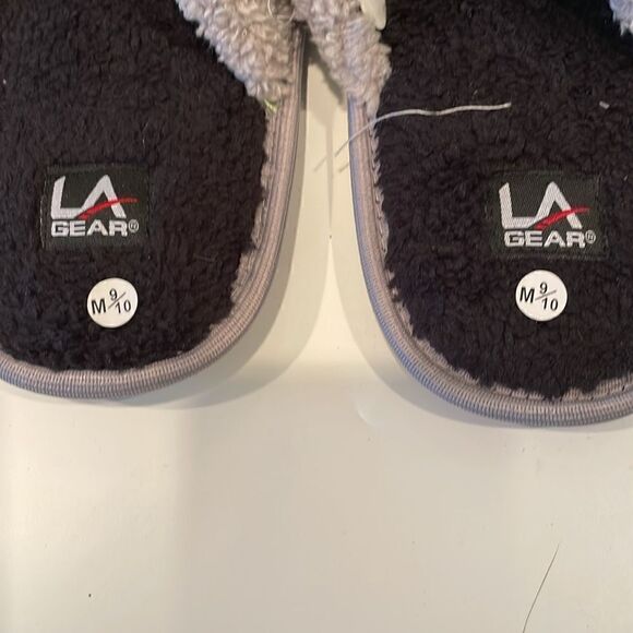 NWT LA Gear Men's Slippers Size 9/10 - Picture 2 of 6